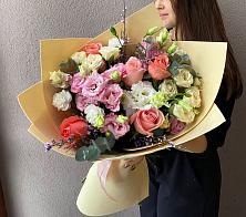 Букет цветов из:  Розы, Лизиантусы и Гвоздики #REPLACE_PRED# Пионерский
